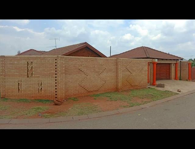 3 BEDROOM HOUSE FOR SALE IN PROTEA GLEN